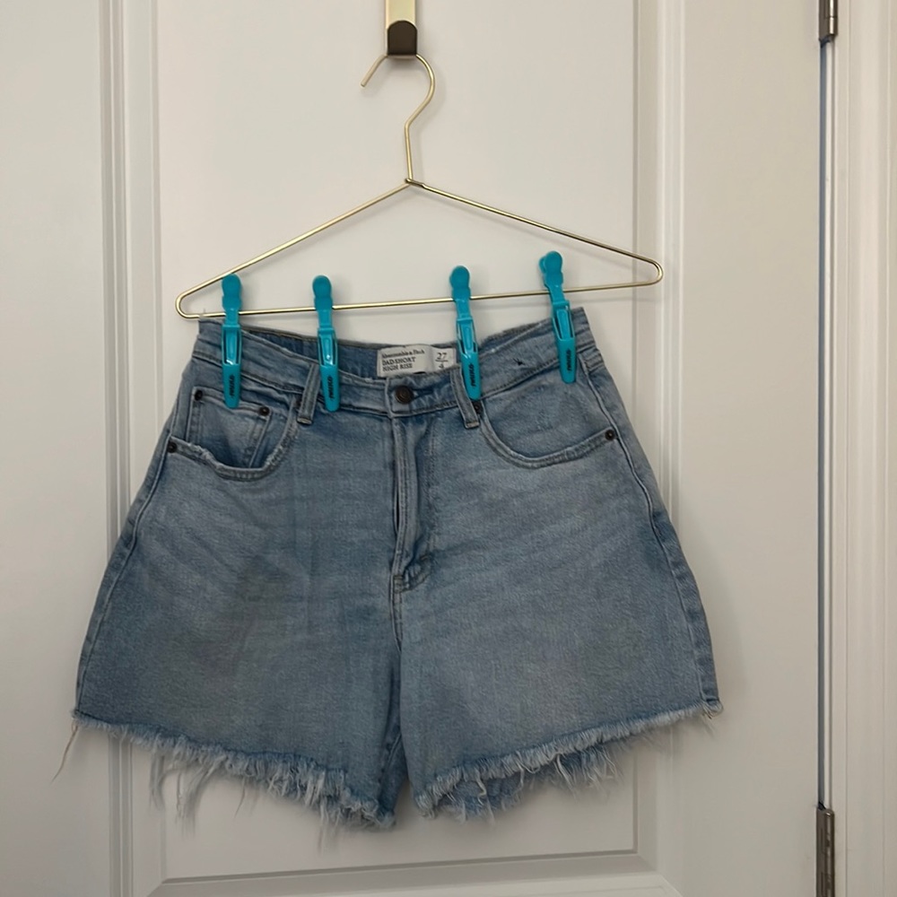 Abercrombie- Women’s High Rise Dad Short (size 4) Light Wash